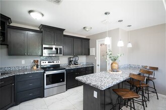 Building Photo - 1512 River Bend Dr