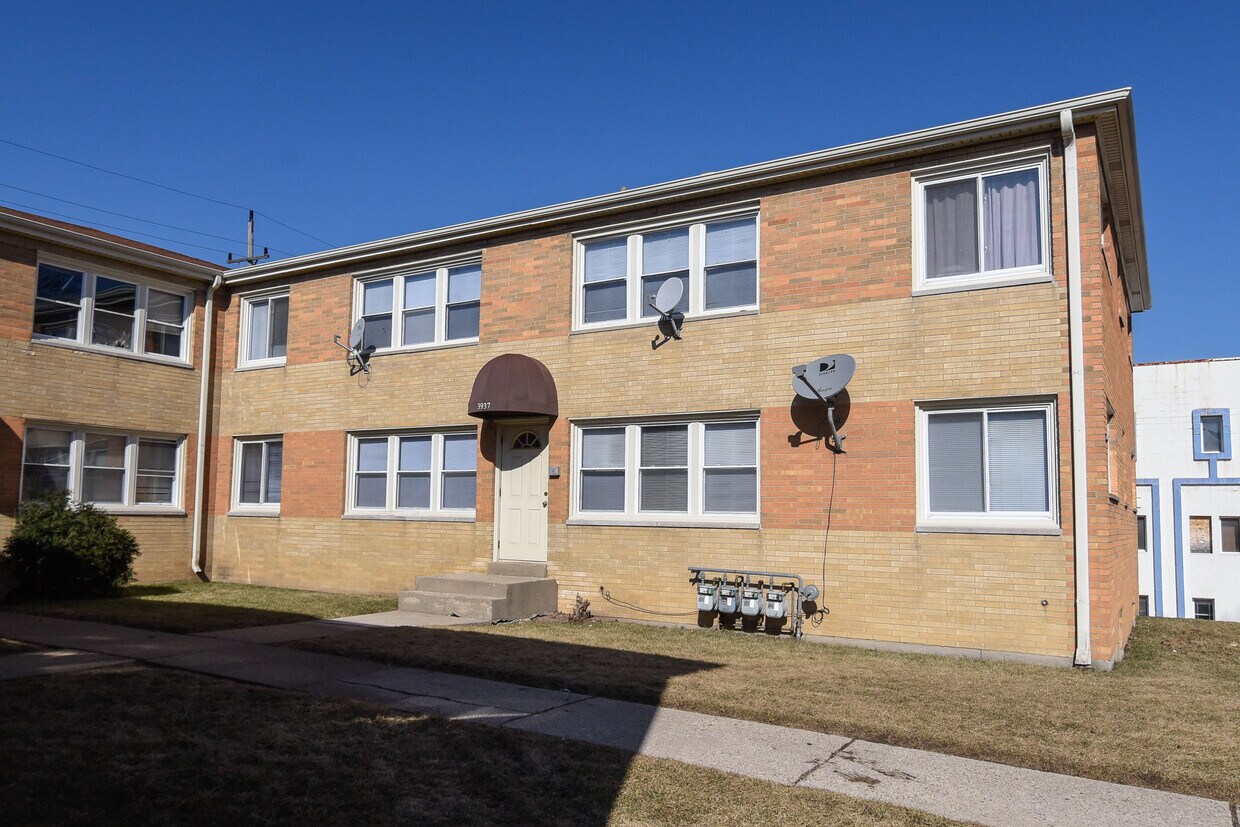 Primary Photo - 3937 N 76th St