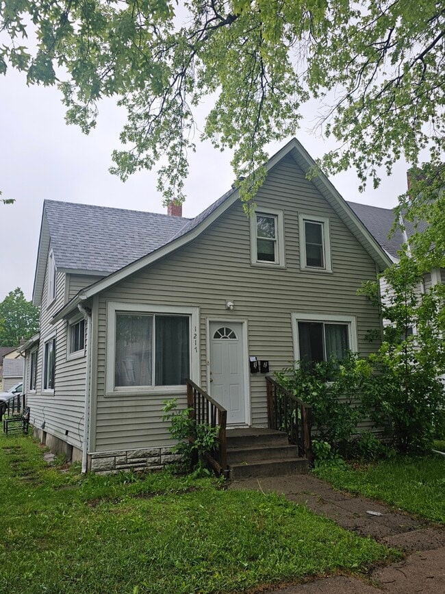 Building Photo - 1217 Albemarle St
