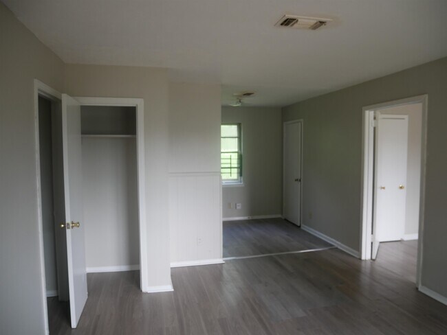 Foto del edificio - 5057 Gill Rd