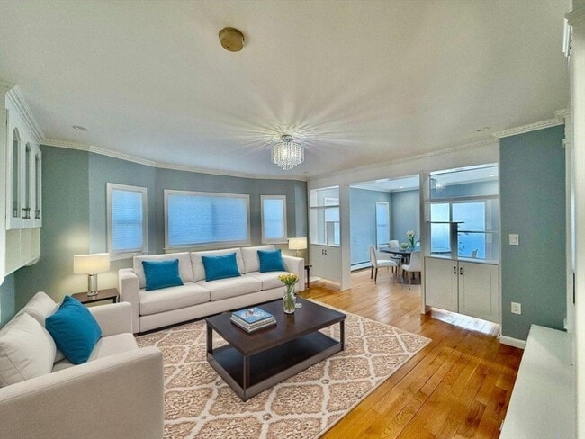 Building Photo - 305 Safford St