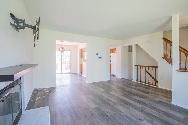 Building Photo - Lovely 2 BR/3 BA EOG Townhome in Bowie!