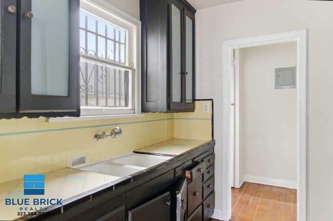 Photo - 1114 Figueroa Terrace Apartment