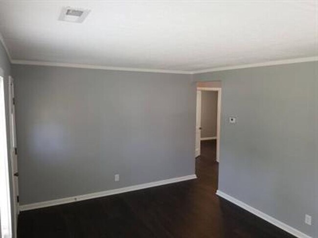 Building Photo - 1609 Clara Ave