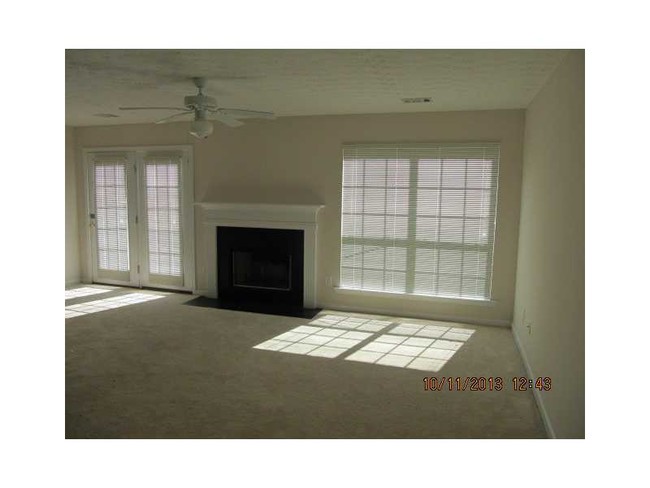 Foto del edificio - Large 2 Story Townhome with Garage in Decatur