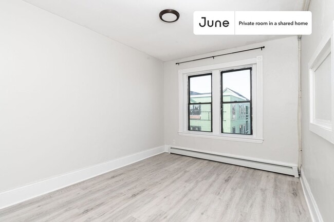 Building Photo - Room in Shared 4 bed/1 bath home