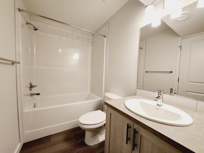 Photo du bâtiment - 5243 Edgemont Blvd NW