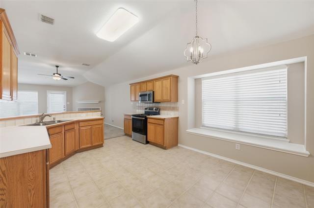 Foto del edificio - 3045 Meadowbrook Dr