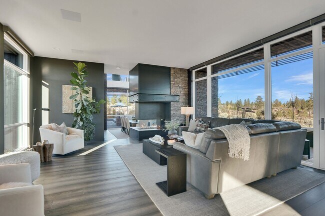 Building Photo - Contemporary Fully Furnished Four Bed Four Bath Masterpiece in Tetherow
