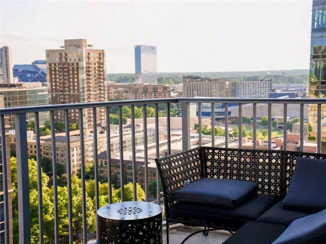 Foto del edificio - 400 W Peachtree St NW