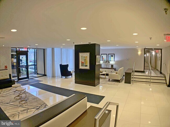 Foto del edificio - 7401 Westlake Terrace