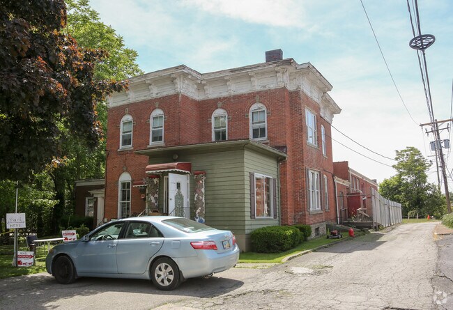 Building Photo - 162 S Broadway Ave