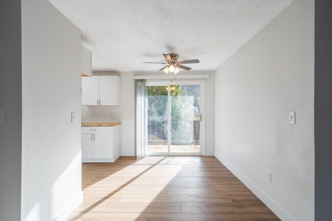 Foto del edificio - 159 SW Florence Ave