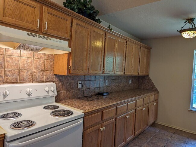 Building Photo - 1605 Concord Dr