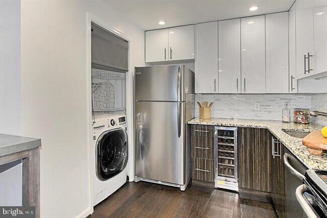 Foto del edificio - 1301 N Courthouse Rd