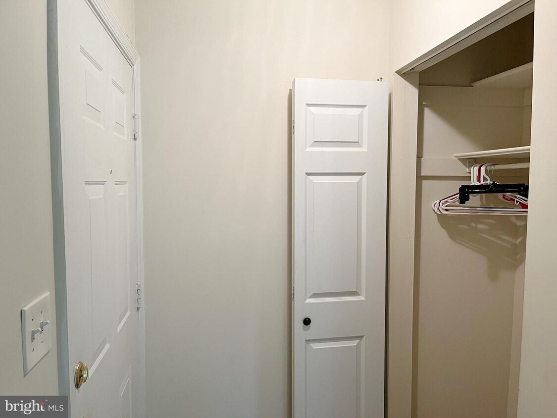 8465 Crozier Ct Unit 104, Manassas, VA 20110 Room for Rent in Manassas, VA