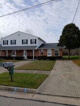 Building Photo - 1323 Spring Village Dr