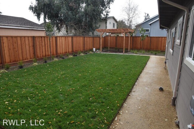 Foto del edificio - 3 br, 2 bath House - 1110 Almanor Avenue