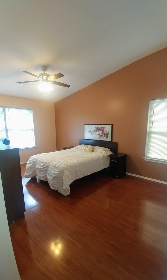 Master Bedroom - 50 Kensington Dr