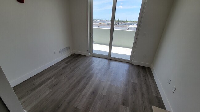 Foto del edificio - 860 E 28th St