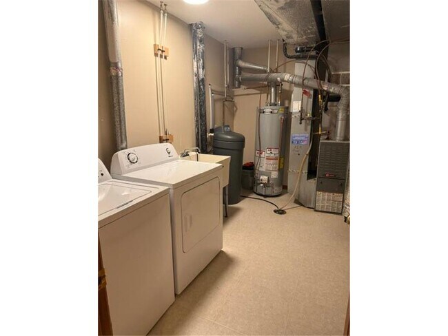 Foto del edificio - 6886 Meadow Grass Ln S
