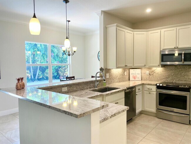 Foto del edificio - 376 Forest Hill Blvd