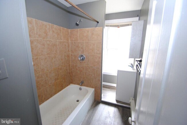 Foto del edificio - 317 E Union St