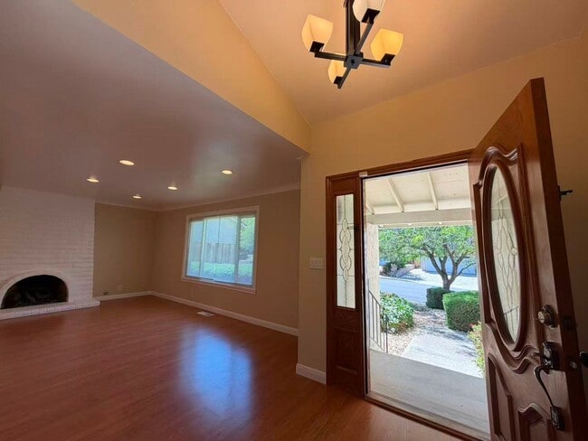 Foto del edificio - Updated 4BD/2.5BA Concord Home Near Parks, Tennis Courts, Community Amenities