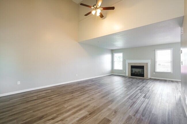 Foto del edificio - 8371 Glencrest Dr