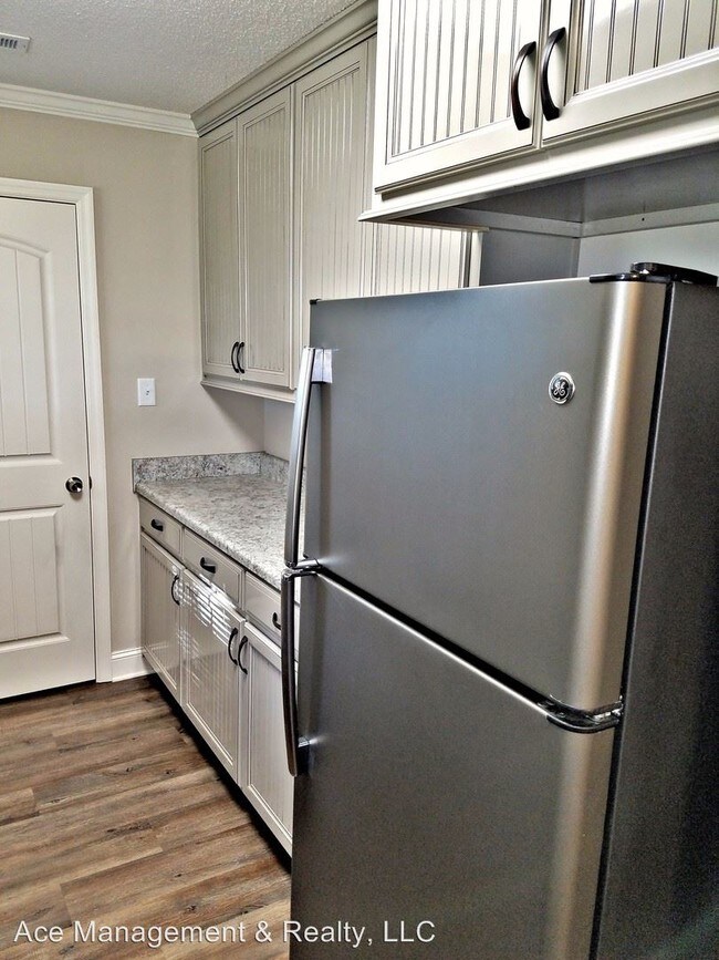 Foto del edificio - 3 br, 1 bath House - 164 NE Turney Rd