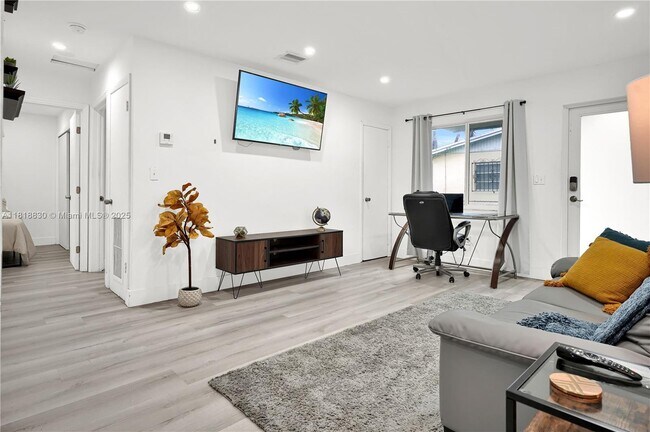 Foto del edificio - 300 NW 82nd Terrace