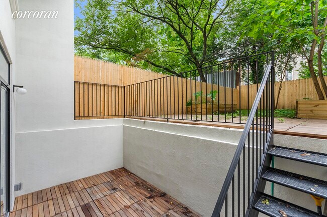 Building Photo - 708 Halsey St
