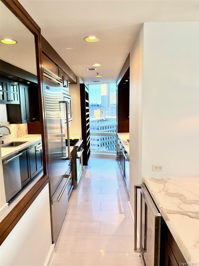 Building Photo - 1 Renaissance Square