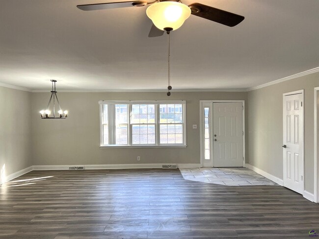 Building Photo - 4075 Meadowbrook Dr