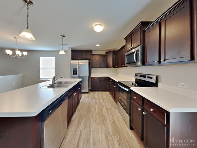 Building Photo - 4910 Red Poll Dr