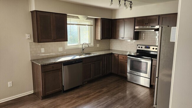 Foto del edificio - 8424 Annsbury Dr