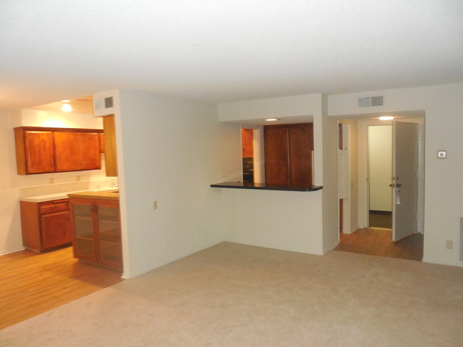 Building Photo - 445 S Los Robles Ave