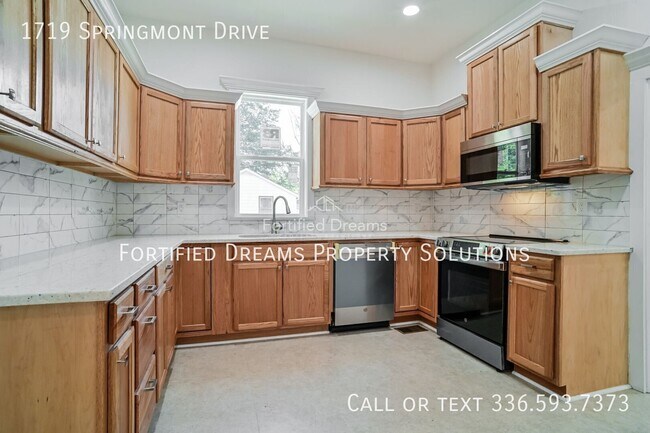 Building Photo - 1719 Springmont Dr