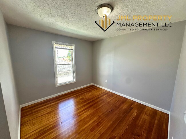 Building Photo - 321 Union St