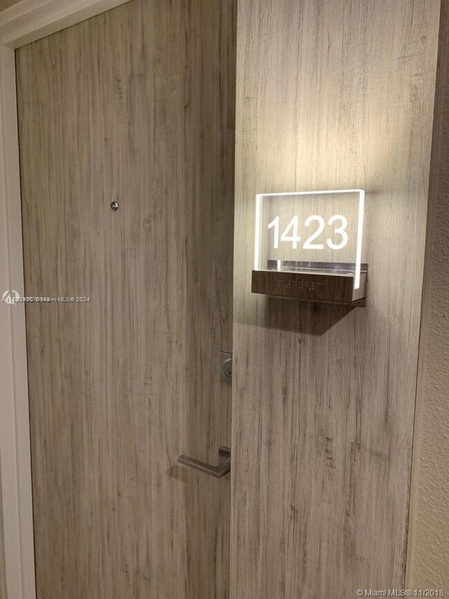 Foto del edificio - 10275 Collins Ave