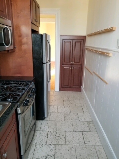 Building Photo - 904 Castle Point Terrace