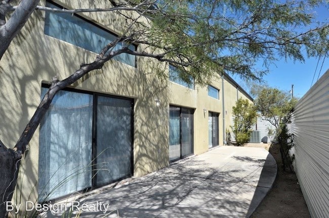 Building Photo - 1227 N 13th Ave