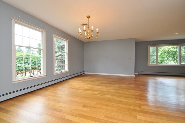 Building Photo - 11 Old Tappan Rd