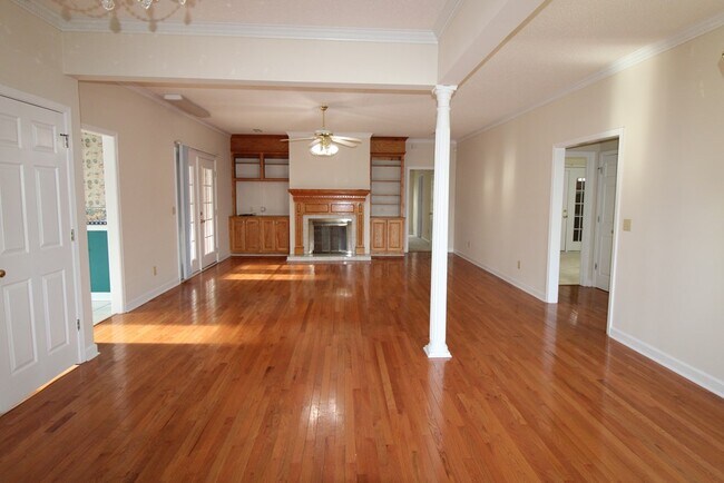Building Photo - 30 Mere Ct