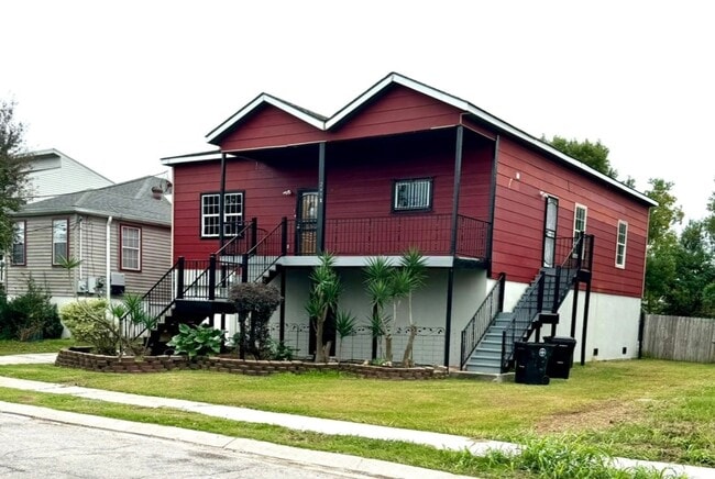 Building Photo - 2458 Athis St