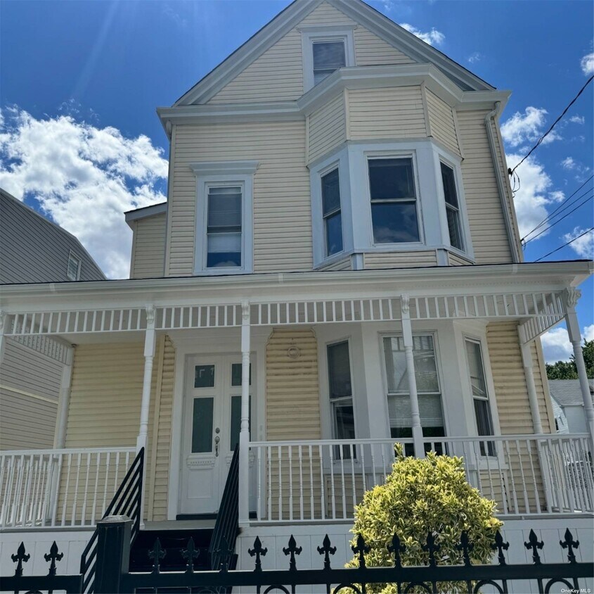 Primary Photo - 88-36 77th St