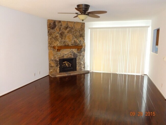Building Photo - COMING SOON!!! Spacious 3 Bedroom Townhome...