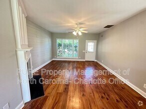Building Photo - 10414 Roundleaf Dr