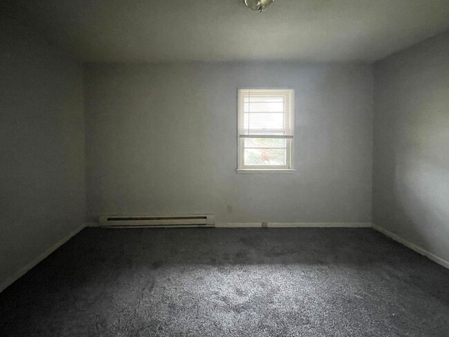 Building Photo - NOW LEASING! Fenced Yard