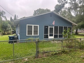 Building Photo - 303 W Jean St